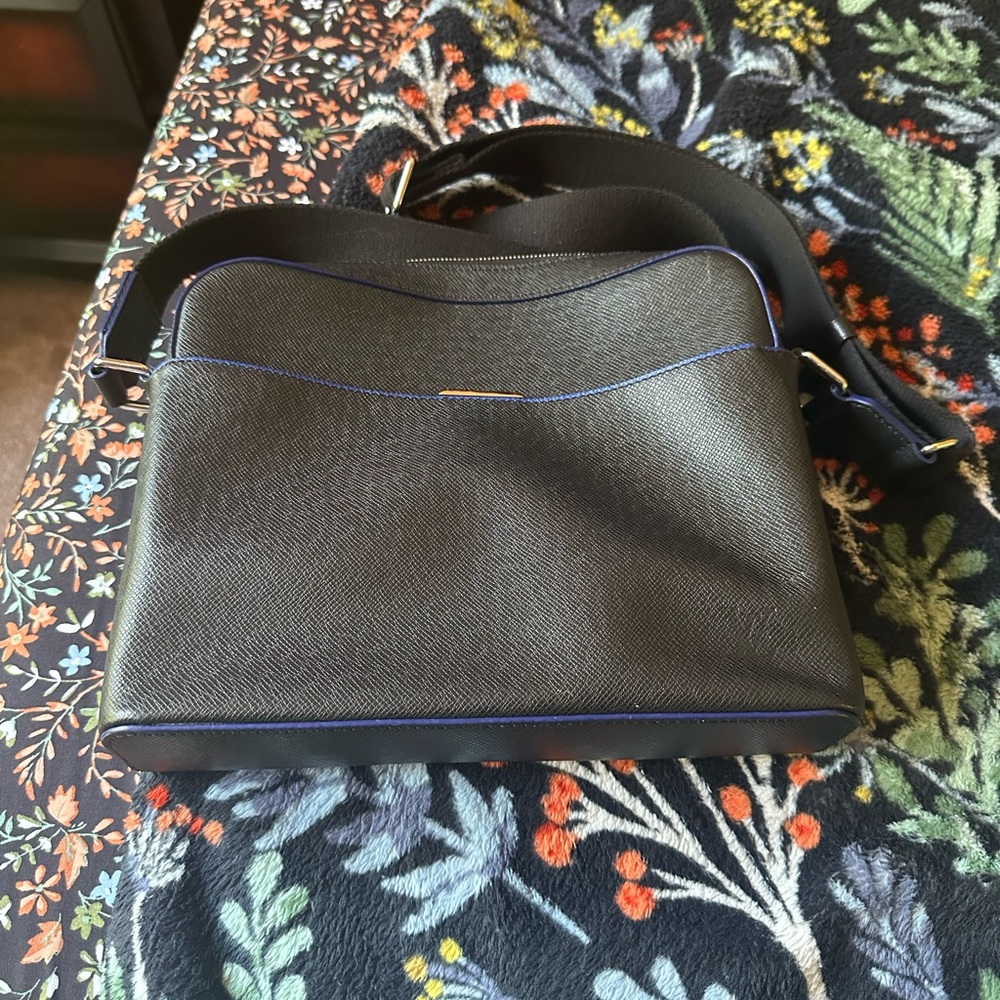 AUTHENTIC LOUIS VUITTON Taiga Anton Messenger PM M3445 Men’s Shoulder Bag